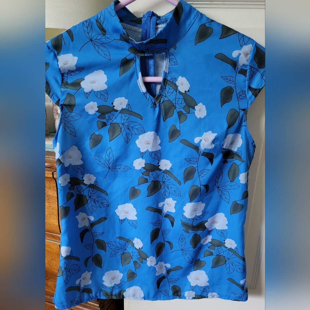 Lightweight sleeveless blouses with flowers.